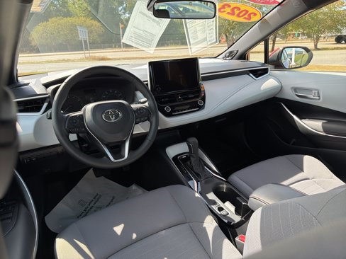 Used 2023 Toyota Corolla SE w/ SE Premium Package image 5