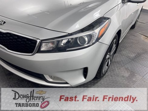 Used 2018 Kia Forte EX image 11