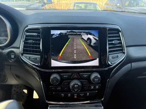 Used 2019 Jeep Grand Cherokee Altitude image 14