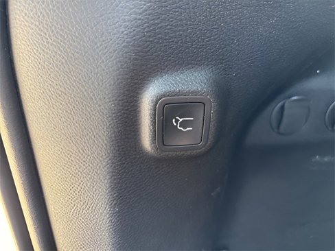 Used 2021 Jeep Cherokee Trailhawk w/ Sun & Sound Group image 24