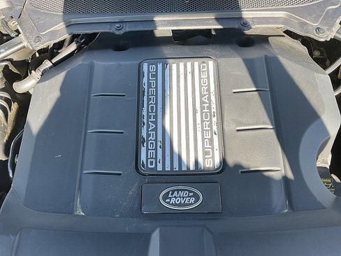 Used 2017 Land Rover Discovery HSE image 14