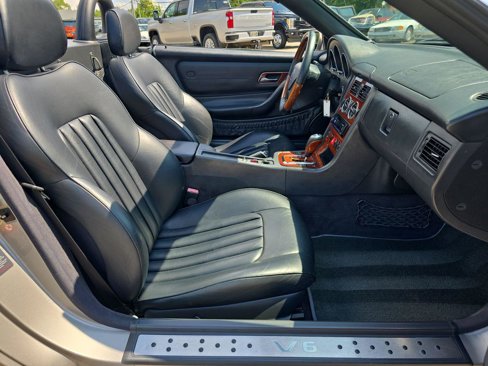 Used 2004 Mercedes-Benz SLK 320 image 8