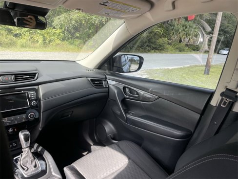 Used 2020 Nissan Rogue S image 11