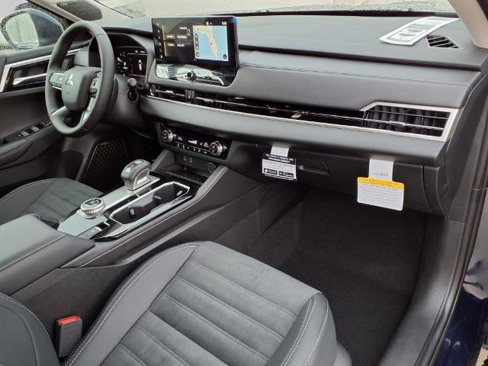 New 2025 Mitsubishi Outlander SE image 7