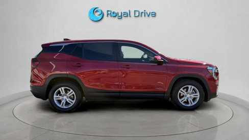 Used 2024 GMC Terrain SLE image 7