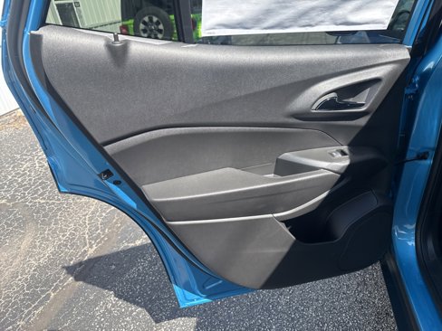New 2025 Chevrolet Trax RS w/ Sunroof Package image 16