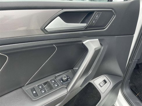 Certified 2022 Volkswagen Tiguan SE image 17