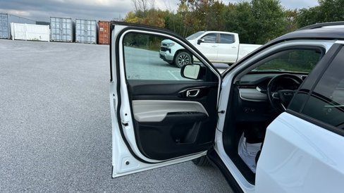 Used 2022 Jeep Compass Limited image 13