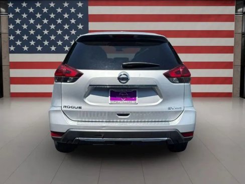 Used 2018 Nissan Rogue SV w/ Premium Package image 6