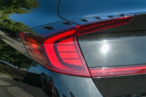 Certified 2022 Hyundai Sonata Limited w/ Preferred Accessory Package image 8