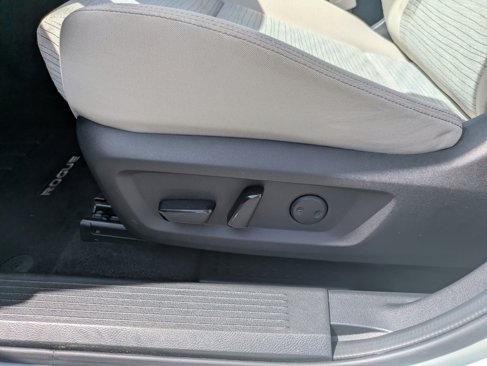 Used 2023 Nissan Rogue SV image 11