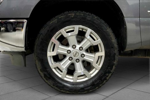 Used 2016 Nissan Titan SV image 10