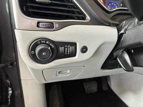 Used 2019 Jeep Cherokee Limited image 19