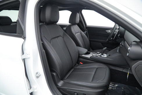 New 2025 Alfa Romeo Giulia w/ Driving Assist Package image 10