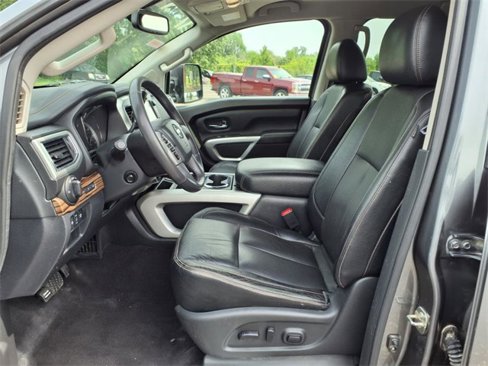 Used 2017 Nissan Titan SL w/ Chrome Package image 12