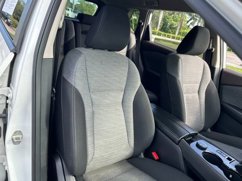 Used 2023 Nissan Rogue SV image 29