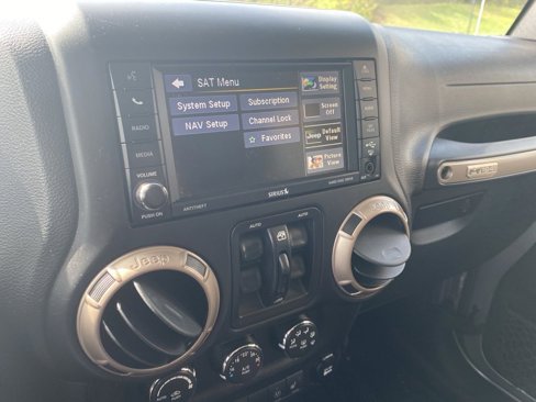 Used 2017 Jeep Wrangler Unlimited Sahara image 14