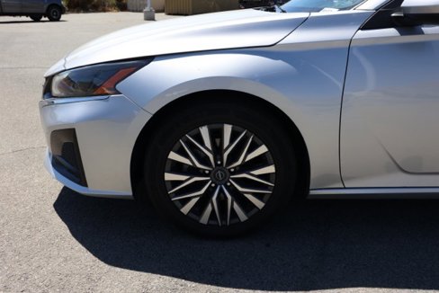 Used 2023 Nissan Altima 2.5 SV image 11