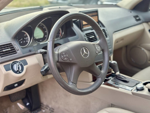Used 2010 Mercedes-Benz C 300 4MATIC Sedan image 9