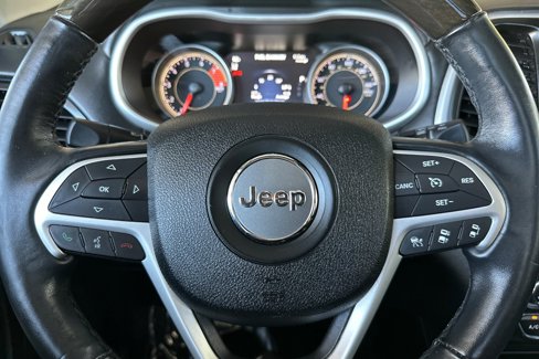 Used 2017 Jeep Cherokee Overland w/ Technology Group image 25