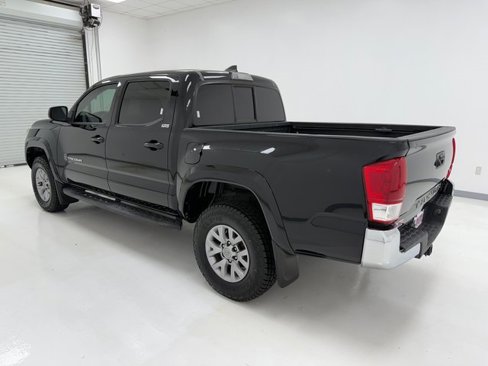 Used 2017 Toyota Tacoma SR5 image 37