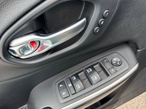 Certified 2019 Jeep Cherokee Limited image 11