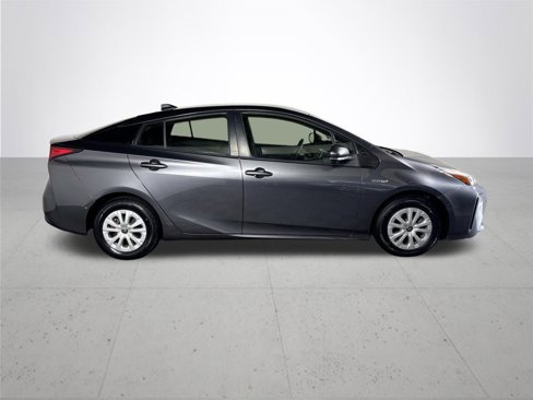 Used 2021 Toyota Prius LE image 5