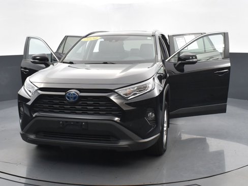 Used 2020 Toyota RAV4 XLE image 30