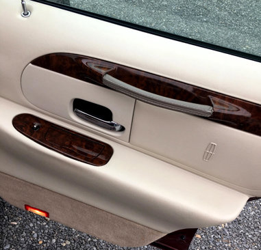 Used 2001 Lincoln Town Car Executive image 18