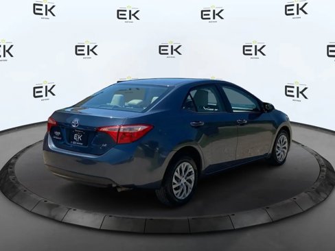 Used 2018 Toyota Corolla LE image 3