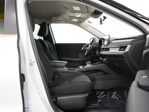 Used 2024 Mitsubishi Outlander ES image 10