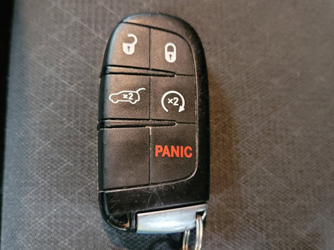 Used 2020 Jeep Grand Cherokee Laredo w/ Security & Convenience Group image 32
