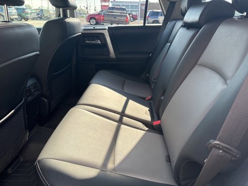 Used 2016 Toyota 4Runner SR5 Premium image 6