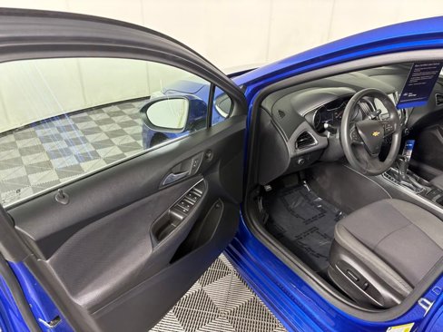 Used 2017 Chevrolet Cruze LT w/ Convenience Package image 11