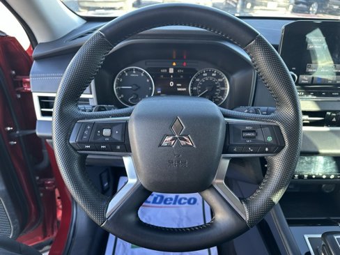 Used 2023 Mitsubishi Outlander SE image 17