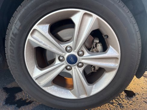Used 2016 Ford Escape SE w/ Equipment Group 201A image 4
