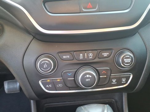 Used 2019 Jeep Cherokee Latitude Plus image 13