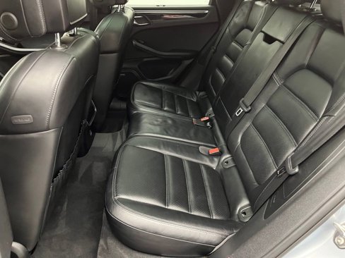 Used 2017 Porsche Macan Turbo image 36
