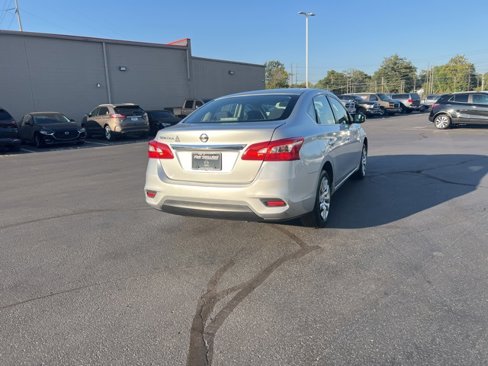 Used 2016 Nissan Sentra S image 9