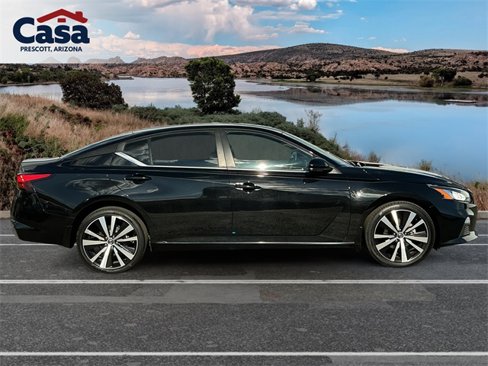 Used 2020 Nissan Altima 2.5 SR w/ Premium Package image 2
