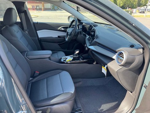 New 2025 Chevrolet Trax LT w/ Driver Confidence Package image 14