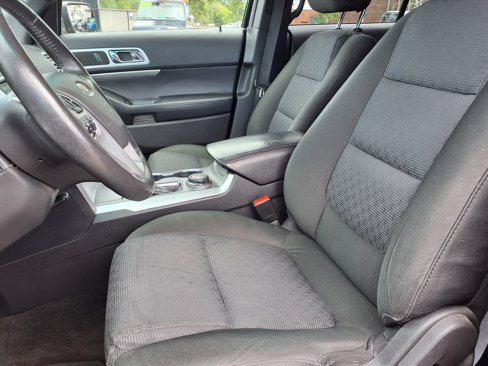 Used 2015 Ford Explorer XLT image 3
