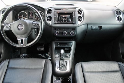 Used 2017 Volkswagen Tiguan S image 16