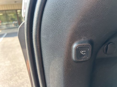 Used 2019 Jeep Cherokee Limited image 35