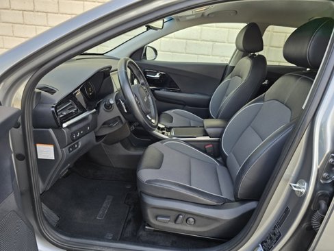 Used 2022 Kia Niro EX image 18