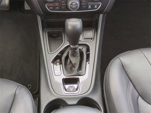 Used 2019 Jeep Cherokee Limited image 19