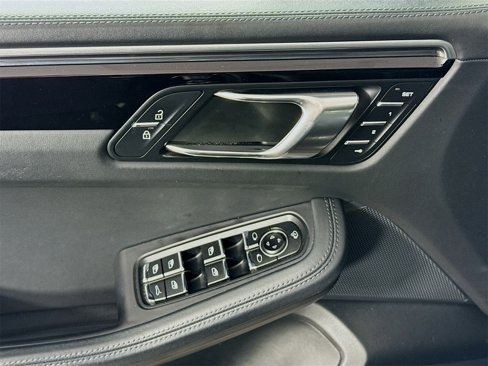 Certified 2022 Porsche Macan S image 15