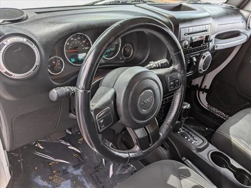 Used 2015 Jeep Wrangler Unlimited Sahara image 10
