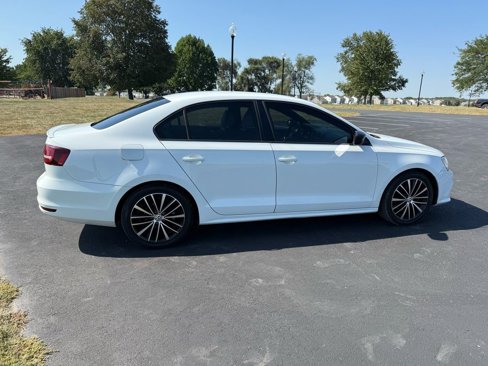 Used 2016 Volkswagen Jetta Sport image 4