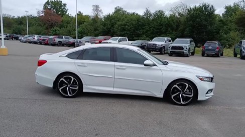 Used 2018 Honda Accord Sport image 9